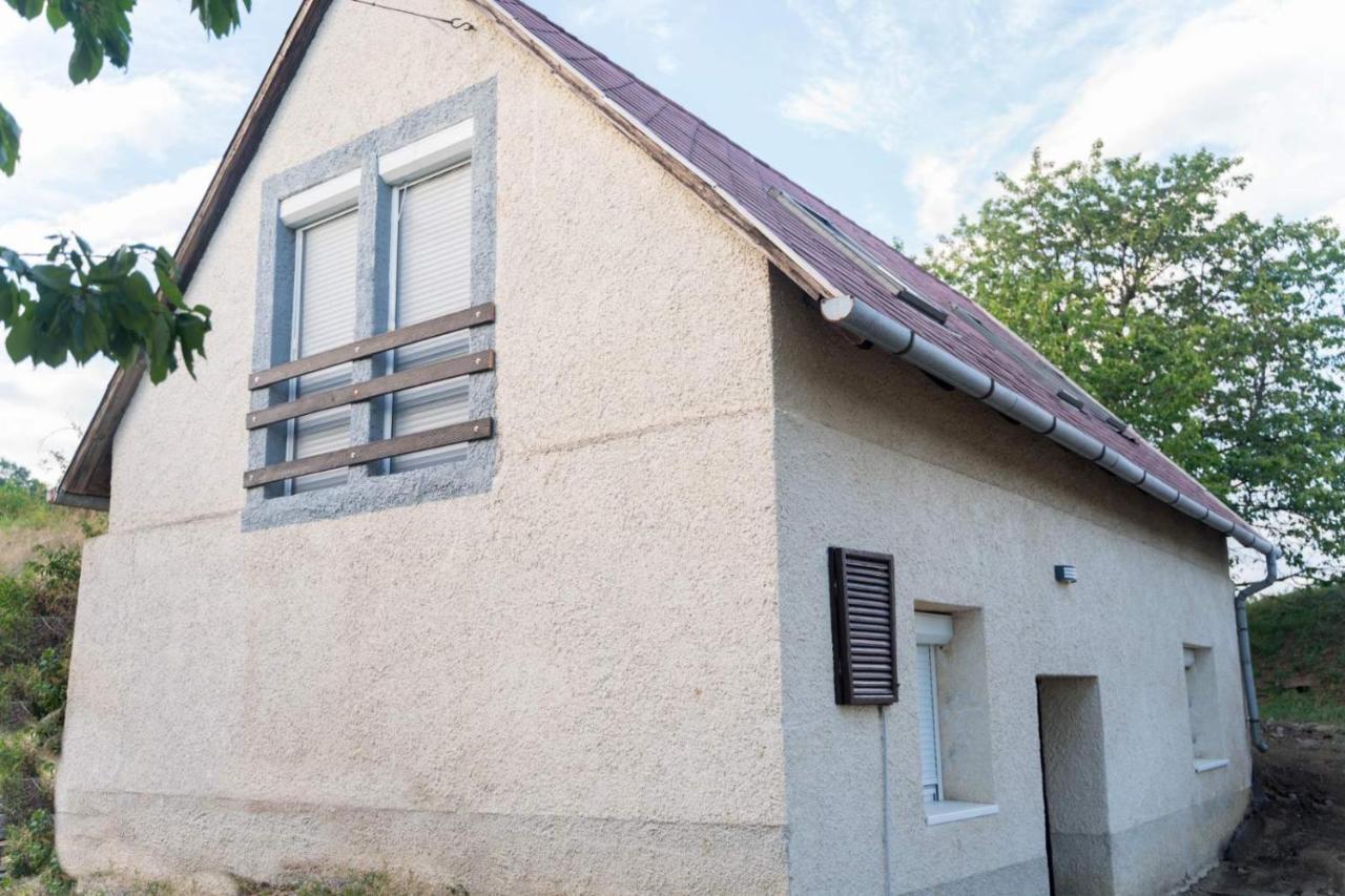 Hegyestu-Laba Vendeghaz Villa Zánka Exterior photo